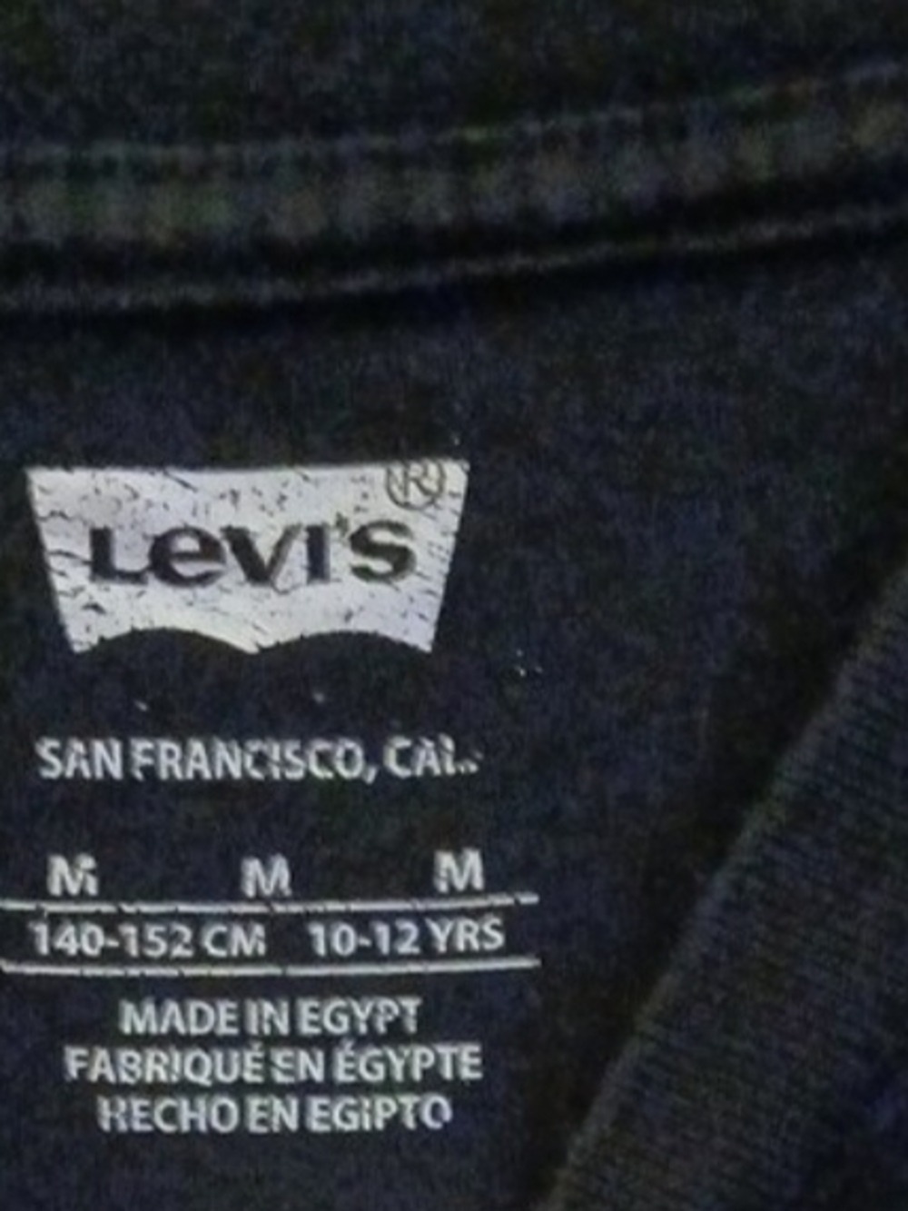 Levi's Black Long Sleeve T-Shirt Gold Box Logo - Picture 2 of 4